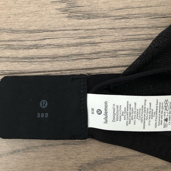 Great condition Lululemon Up for It Bra - 38B - Picture 5 of 5